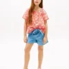 Top infantil con estampado tropical y mangas abullonadas Top infantil con estampado tropical y mangas abullonadas