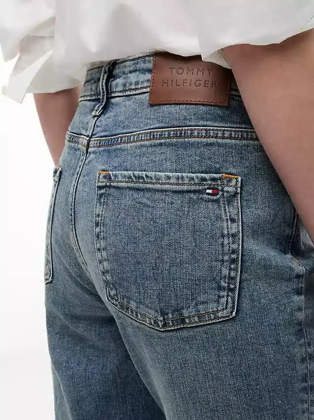 Vaqueros bootcut elásticos de talle medio Vaqueros bootcut elásticos de talle medio