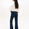 Vaqueros de tiro bajo con corte acampanado y bolsillos de Tommy Jeans