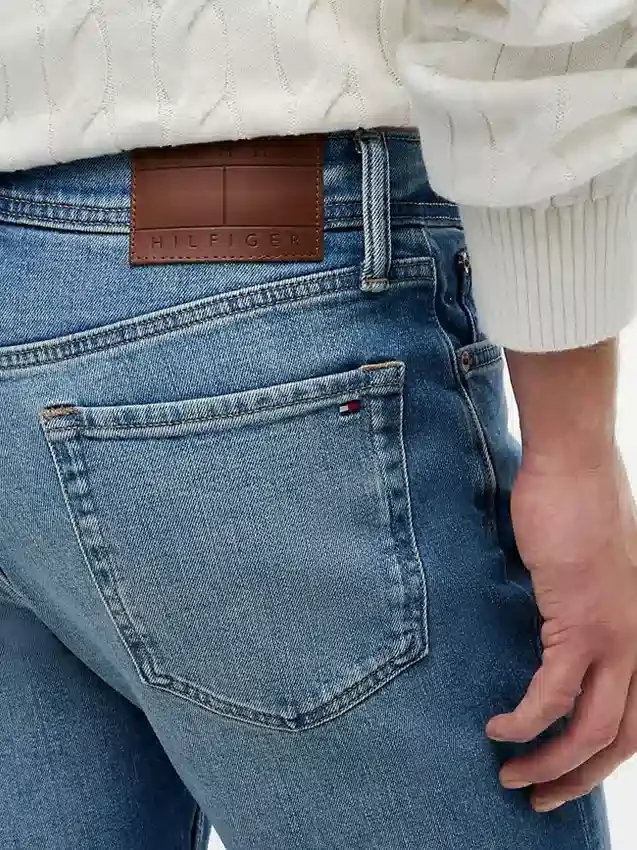Vaqueros slim elásticos desgastados Vaqueros slim elásticos desgastados