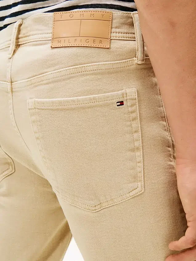 Vaqueros slim teñidos en prenda Vaqueros slim teñidos en prenda