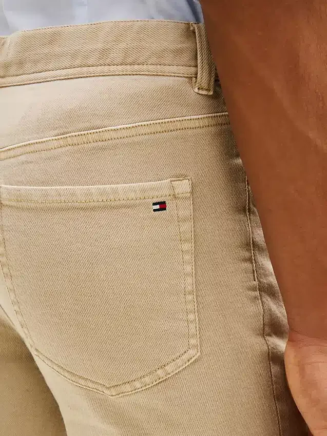 Vaqueros slim teñidos en prenda Vaqueros slim teñidos en prenda
