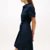 Vestido camisero con cinturón y mangas abullonadas