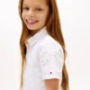 Vestido camisero con ojales bordados para niña