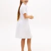 Vestido camisero con ojales bordados para niña