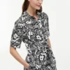 Vestido camisero de mezcla de lino con estampado tropical