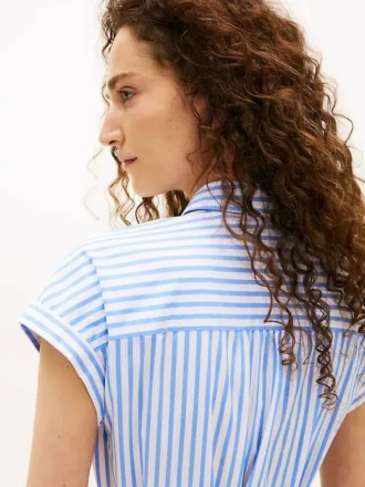 Vestido camisero de popelín a rayas con cinturón