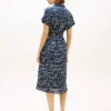 Vestido camisero midi de lino con cinturón y estampado de banderas