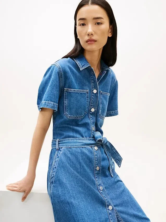Vestido camisero vaquero de lavado medio con cinturón Vestido camisero vaquero de lavado medio con cinturón