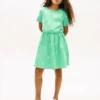 Vestido camiseta con estampado primaveral para niña Vestido camiseta con estampado primaveral para niña