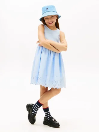 Vestido combinado con ojales bordados para niña Vestido combinado con ojales bordados para niña