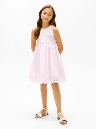 Vestido combinado con ojales bordados para niña Vestido combinado con ojales bordados para niña