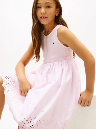 Vestido combinado con ojales bordados para niña Vestido combinado con ojales bordados para niña