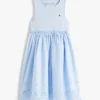 Vestido combinado con ojales bordados para niña