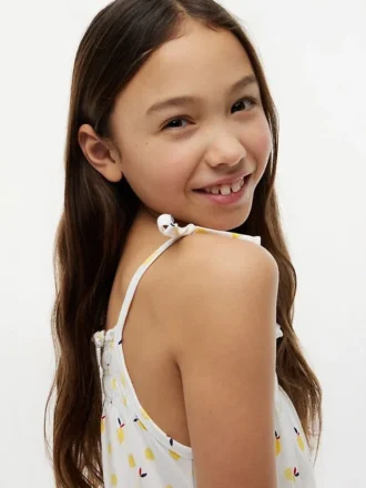 Vestido de niña con estampado de limones y fruncidos