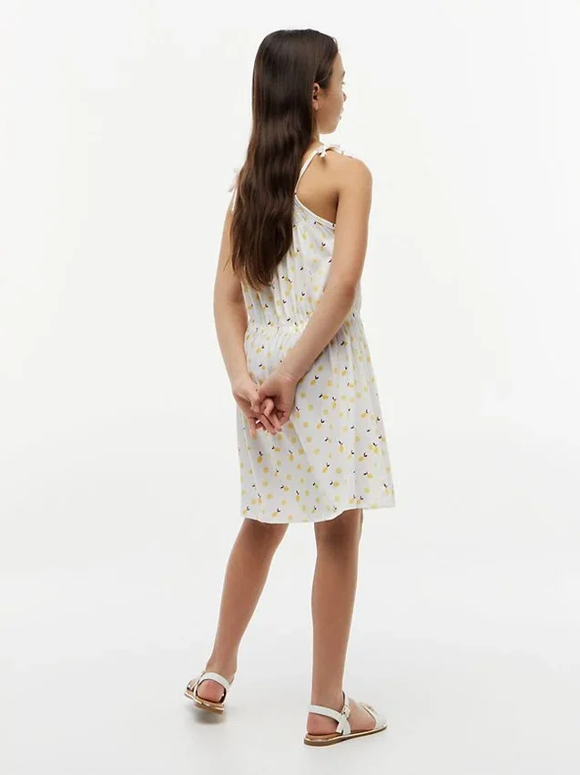 Vestido de niña con estampado de limones y fruncidos Vestido de niña con estampado de limones y fruncidos