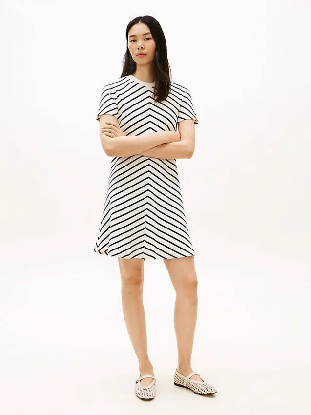 Vestido de punto entrelazado con rayas en forma de chevron Vestido de punto entrelazado con rayas en forma de chevron