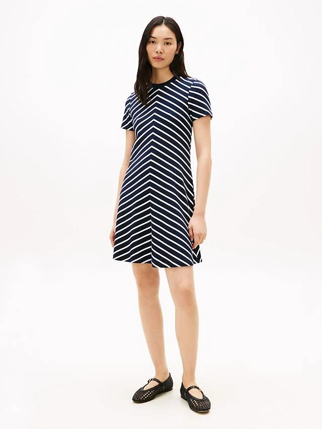 Vestido de punto entrelazado con rayas en forma de chevron Vestido de punto entrelazado con rayas en forma de chevron