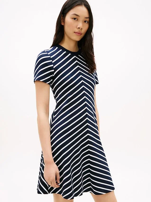 Vestido de punto entrelazado con rayas en forma de chevron Vestido de punto entrelazado con rayas en forma de chevron