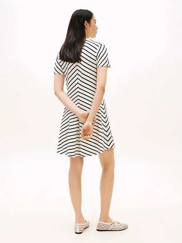 Vestido de punto entrelazado con rayas en forma de chevron Vestido de punto entrelazado con rayas en forma de chevron