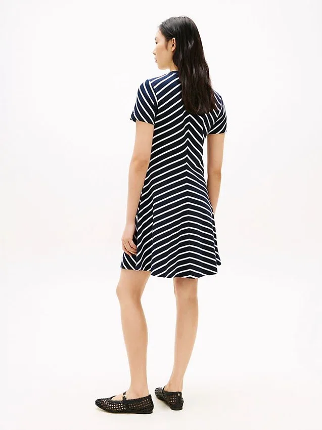 Vestido de punto entrelazado con rayas en forma de chevron Vestido de punto entrelazado con rayas en forma de chevron