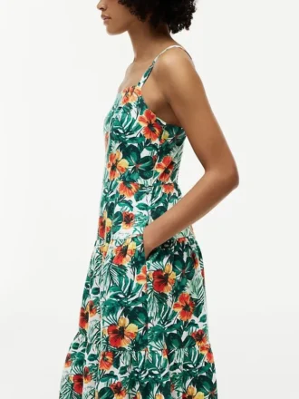 Vestido escalonado de mezcla de lino con estampado tropical