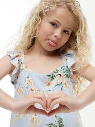 Vestido infantil con volantes y estampado floral