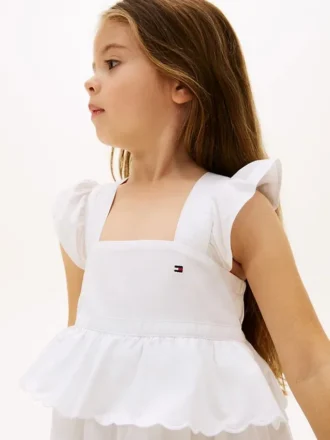 Vestido infantil con volantes y ojales bordados