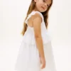Vestido infantil con volantes y ojales bordados Vestido infantil con volantes y ojales bordados