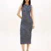 Vestido midi de corte ajustado con rayas y cuello barco