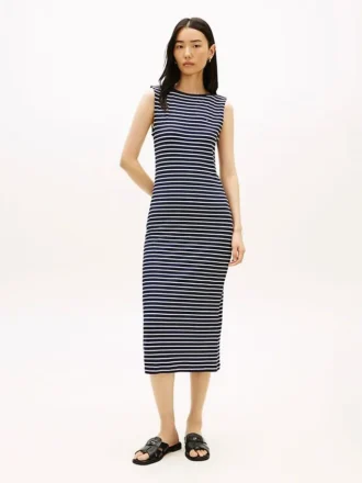 Vestido midi de corte ajustado con rayas y cuello barco