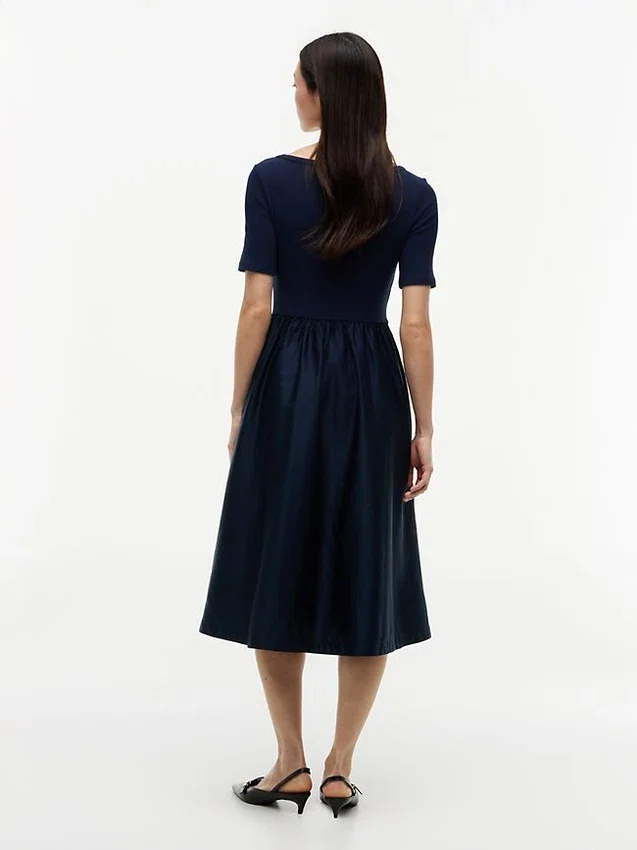 Vestido midi de manga media con mezcla de tejidos Vestido midi de manga media con mezcla de tejidos