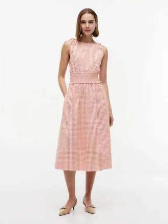 Vestido midi de seersucker a cuadros vichy fruncido Vestido midi de seersucker a cuadros vichy fruncido