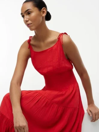 Vestido midi de seersucker con volantes