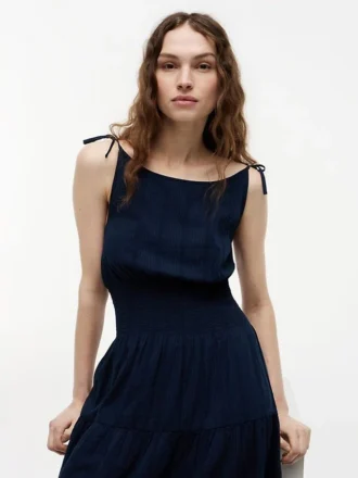 Vestido midi de seersucker con volantes