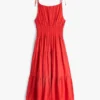 Vestido midi de seersucker con volantes