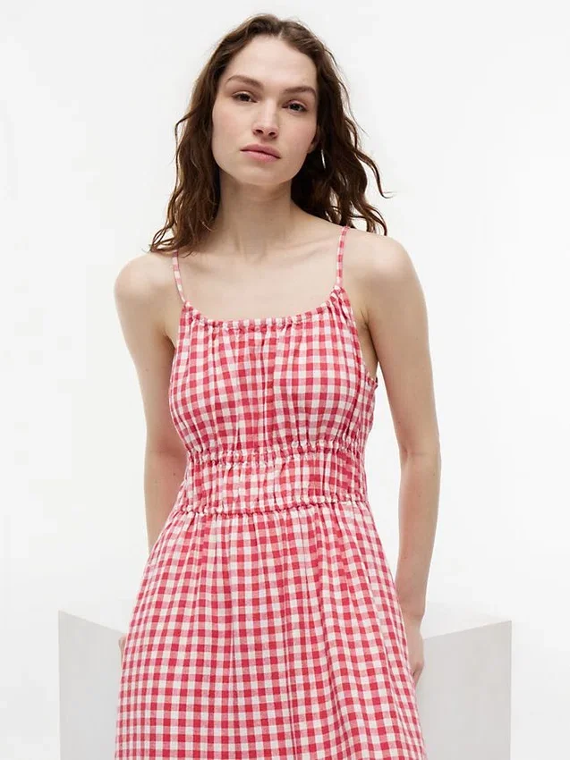Vestido midi fruncido de mezcla de lino con estampado de cuadros vichy Vestido midi fruncido de mezcla de lino con estampado de cuadros vichy