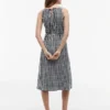 Vestido midi fruncido de mezcla de lino con estampado de cuadros vichy Vestido midi fruncido de mezcla de lino con estampado de cuadros vichy
