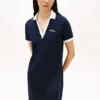 Vestido polo con el logotipo de Hilfiger bordado Vestido polo con el logotipo de Hilfiger bordado