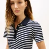 Vestido polo de interlock a rayas con botones dorados Vestido polo de interlock a rayas con botones dorados