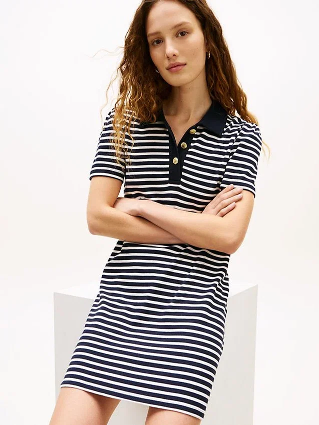 Vestido polo de interlock a rayas con botones dorados Vestido polo de interlock a rayas con botones dorados