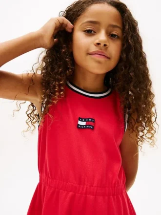 Vestido sin mangas con logotipo de bandera ondulada para niña