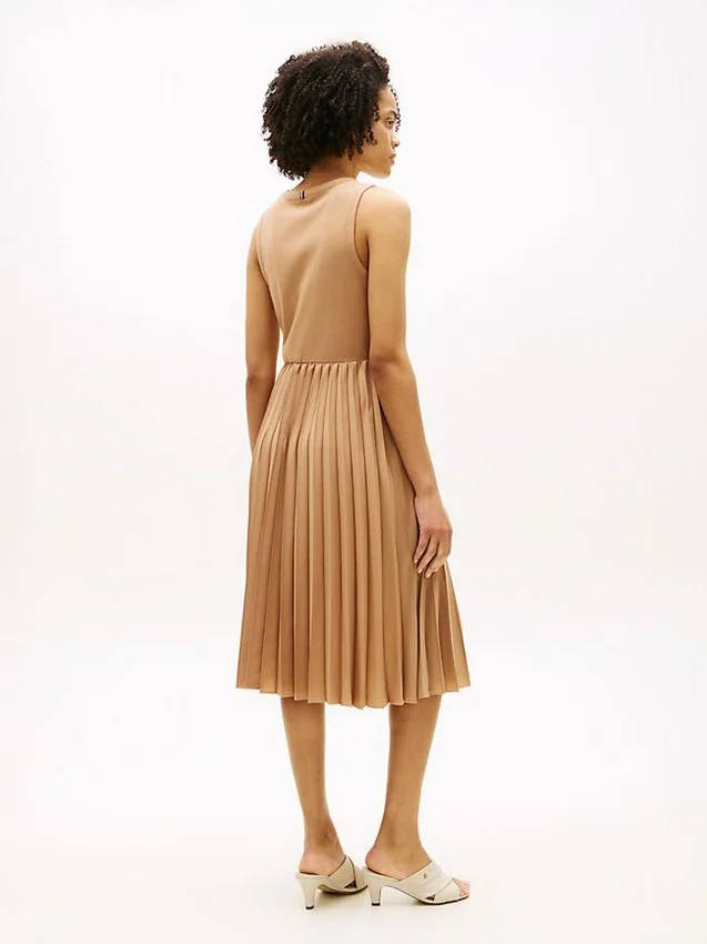 Vestido sin mangas plisado de mezcla de tejidos Vestido sin mangas plisado de mezcla de tejidos
