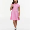 Vestido skater con logotipo de bandera en tonos para niña Vestido skater con logotipo de bandera en tonos para niña