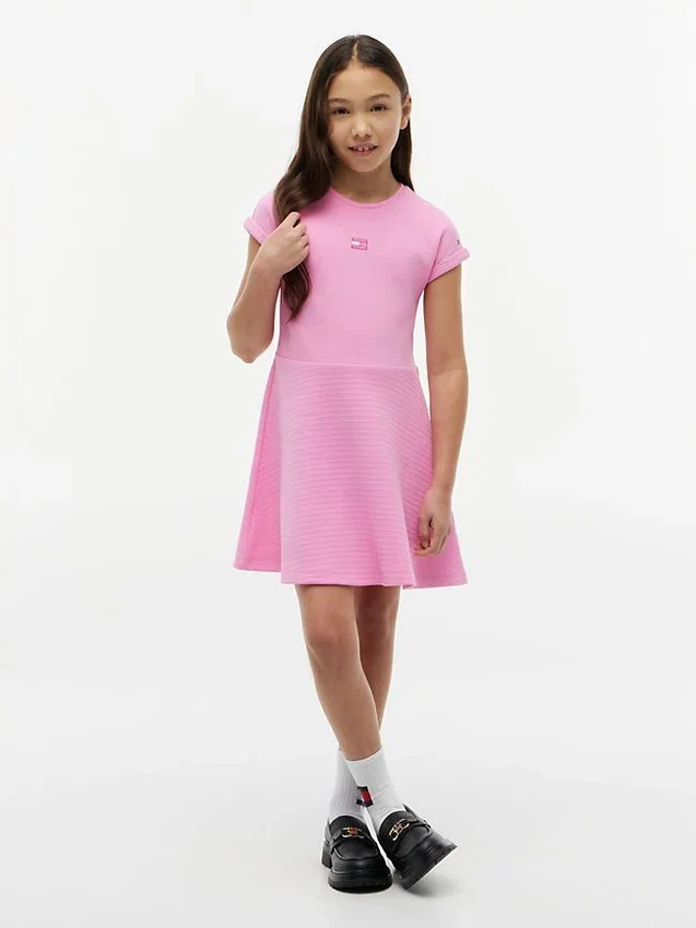 Vestido skater con logotipo de bandera en tonos para niña Vestido skater con logotipo de bandera en tonos para niña