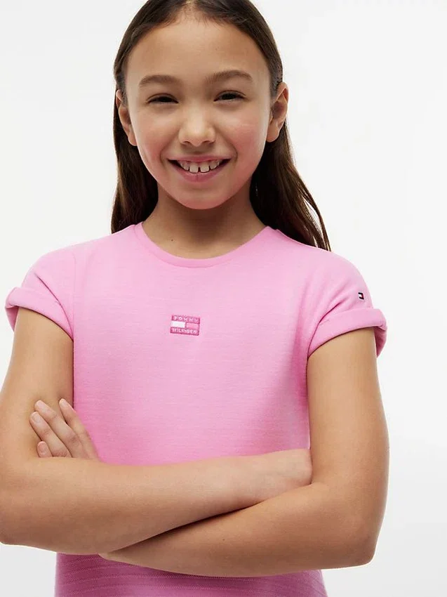 Vestido skater con logotipo de bandera en tonos para niña Vestido skater con logotipo de bandera en tonos para niña