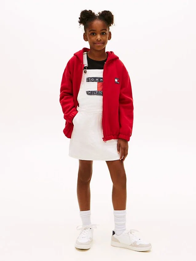 Vestido tipo peto vaquero Hilfiger Denim con insignia para niña Vestido tipo peto vaquero Hilfiger Denim con insignia para niña