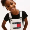 Vestido tipo peto vaquero Hilfiger Denim con insignia para niña Vestido tipo peto vaquero Hilfiger Denim con insignia para niña