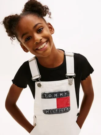 Vestido tipo peto vaquero Hilfiger Denim con insignia para niña