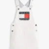 Vestido tipo peto vaquero Hilfiger Denim con insignia para niña Vestido tipo peto vaquero Hilfiger Denim con insignia para niña